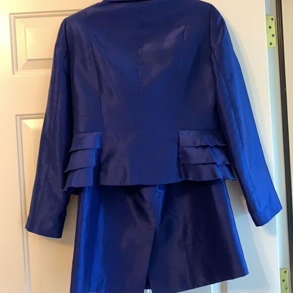 Two piece size 10 Kim Rogers suit - Picture 5 of 11